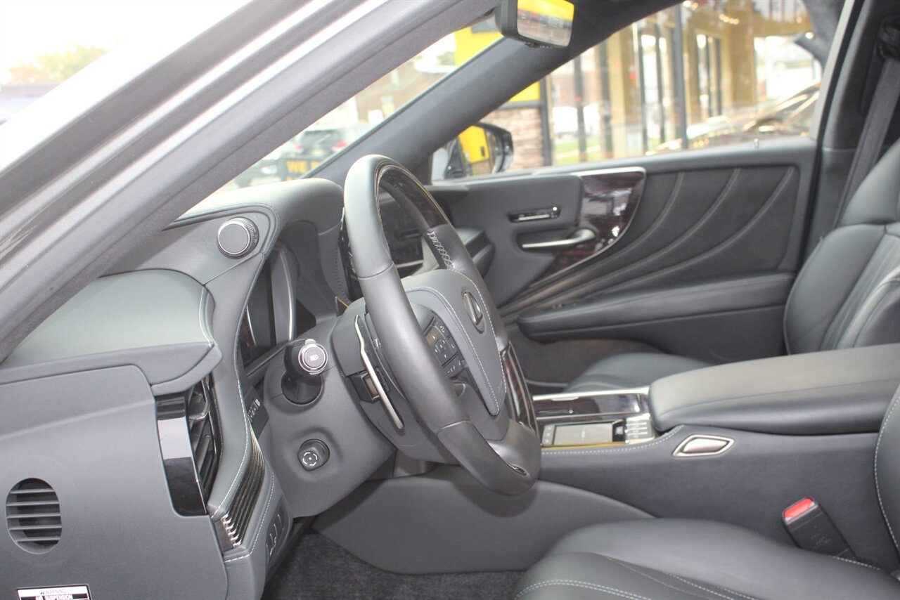 2022 Lexus LS - Photo 23 - Red Bank, NJ 07701