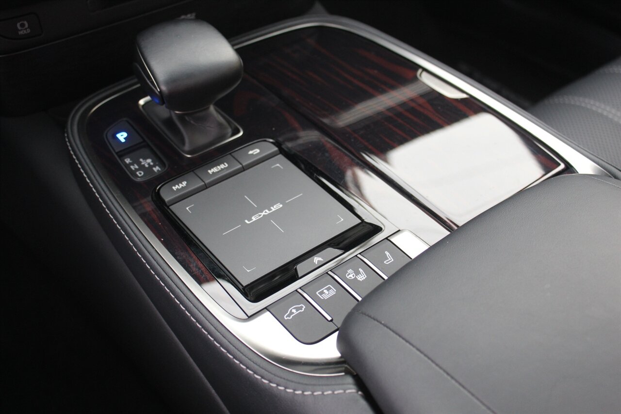 2022 Lexus LS - Photo 8 - Red Bank, NJ 07701