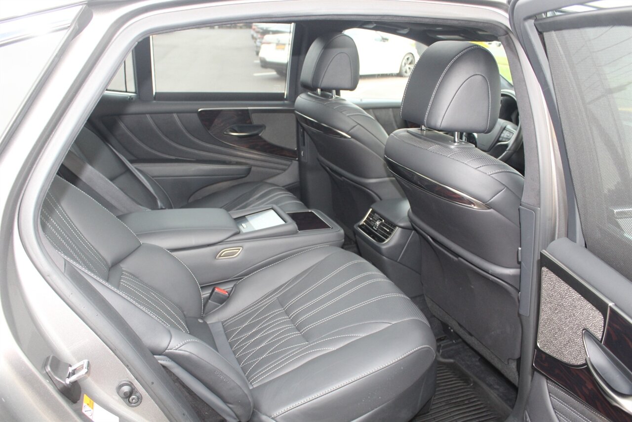 2022 Lexus LS - Photo 21 - Red Bank, NJ 07701