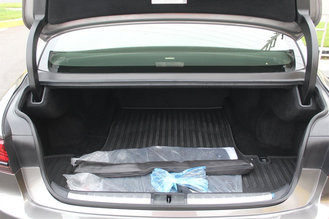 2022 Lexus LS - Photo 26 - Red Bank, NJ 07701