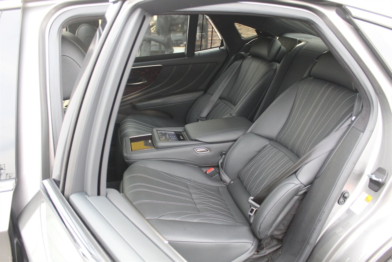2022 Lexus LS - Photo 20 - Red Bank, NJ 07701