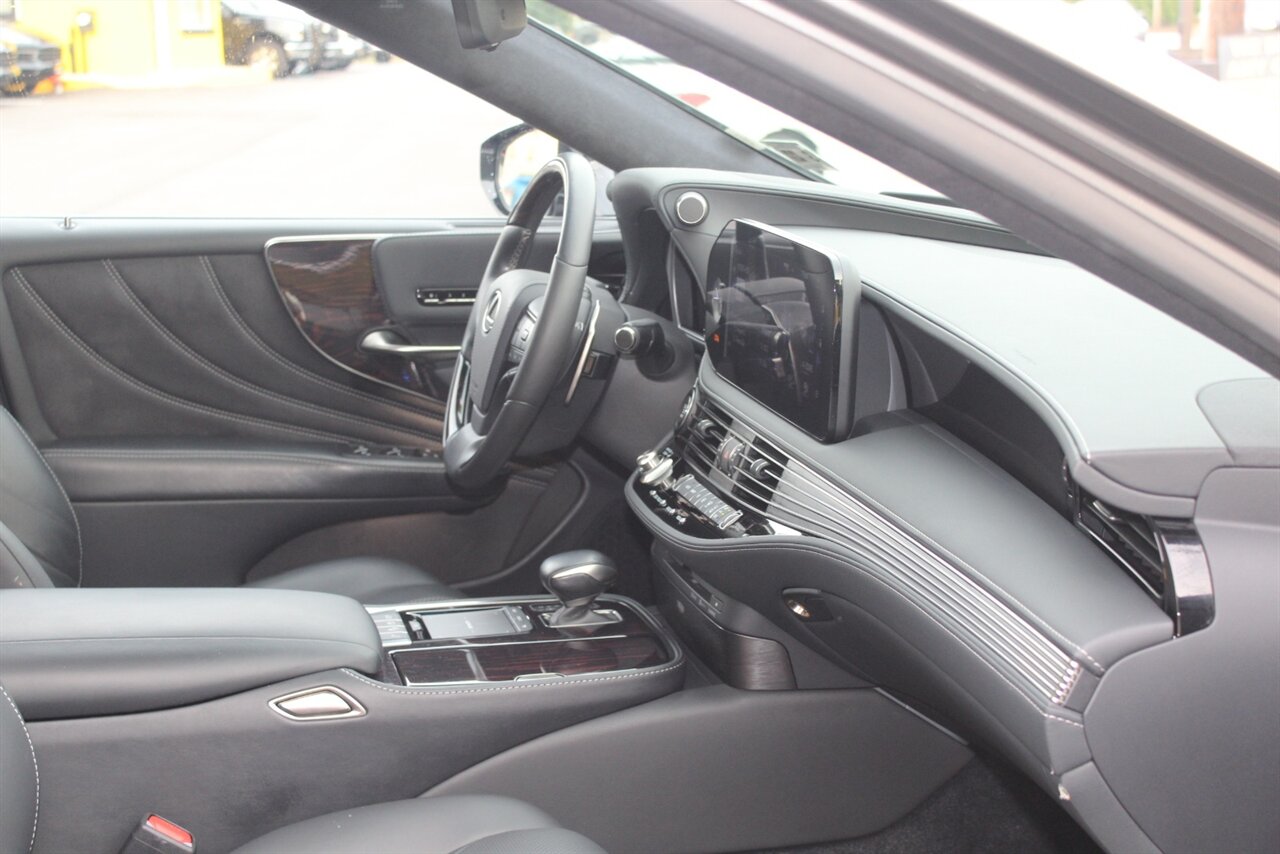2022 Lexus LS - Photo 24 - Red Bank, NJ 07701