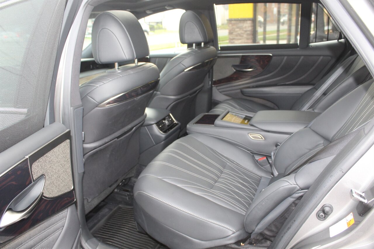 2022 Lexus LS - Photo 19 - Red Bank, NJ 07701