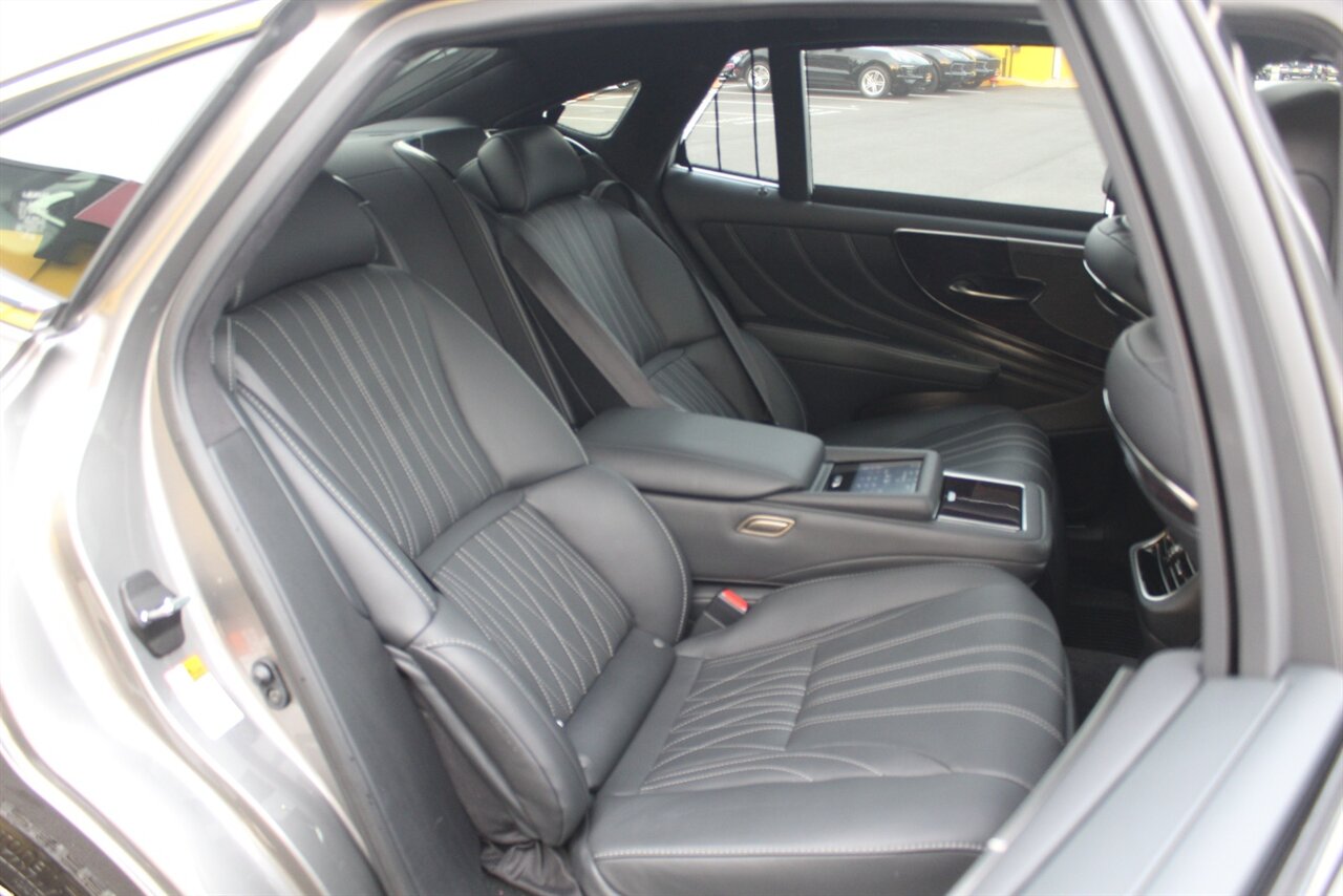 2022 Lexus LS - Photo 22 - Red Bank, NJ 07701
