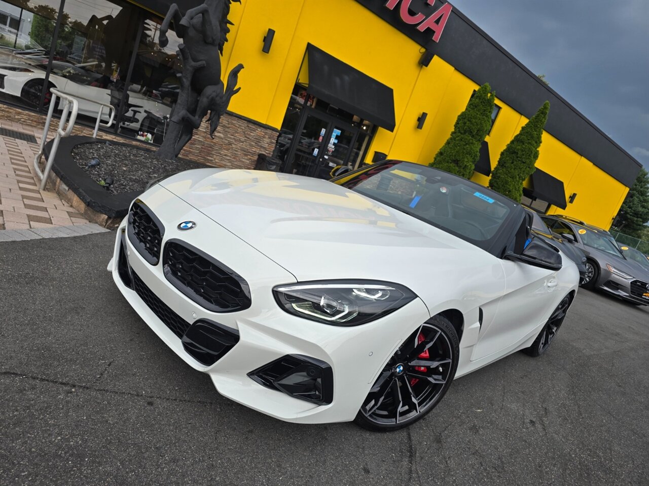 2025 BMW Z4 M40i - Photo 2 - Red Bank, NJ 07701