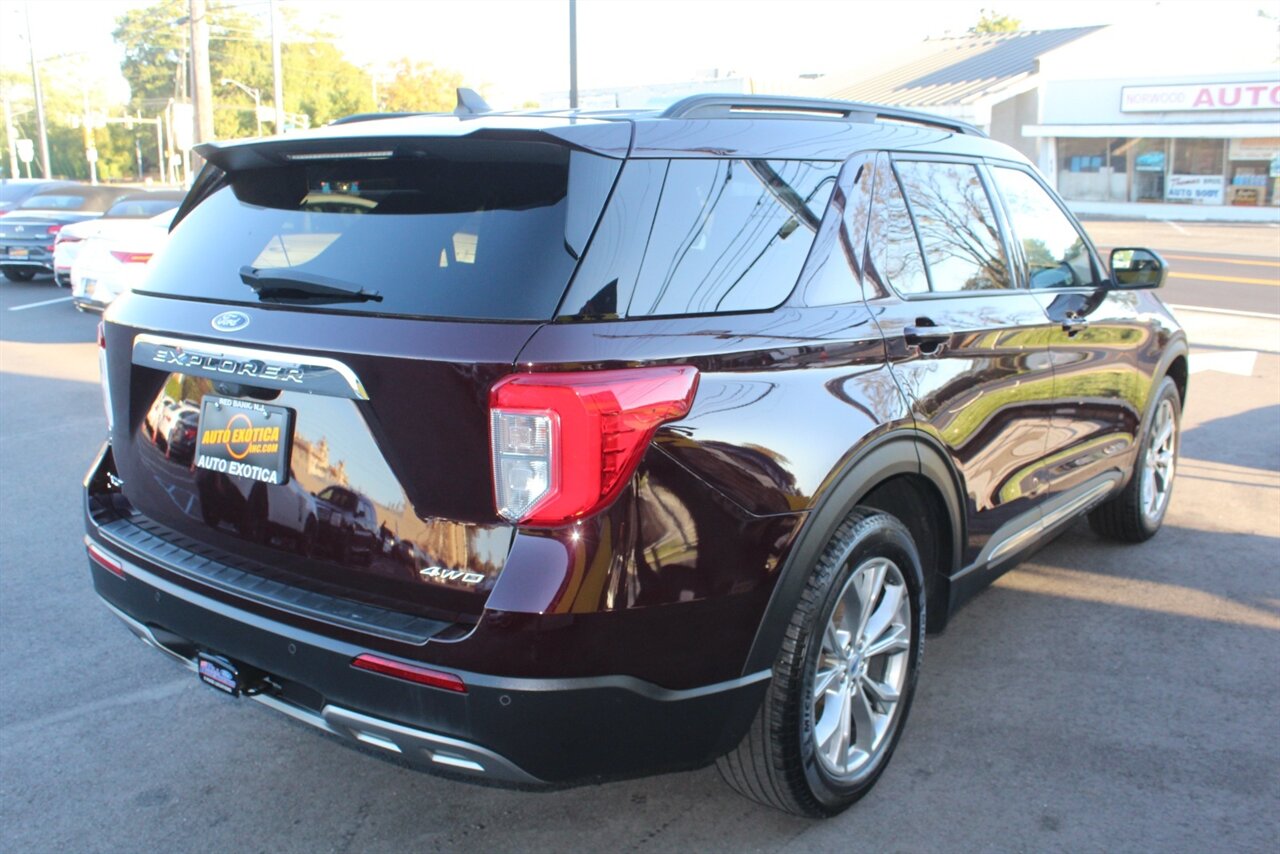2023 Ford Explorer XLT photo 2