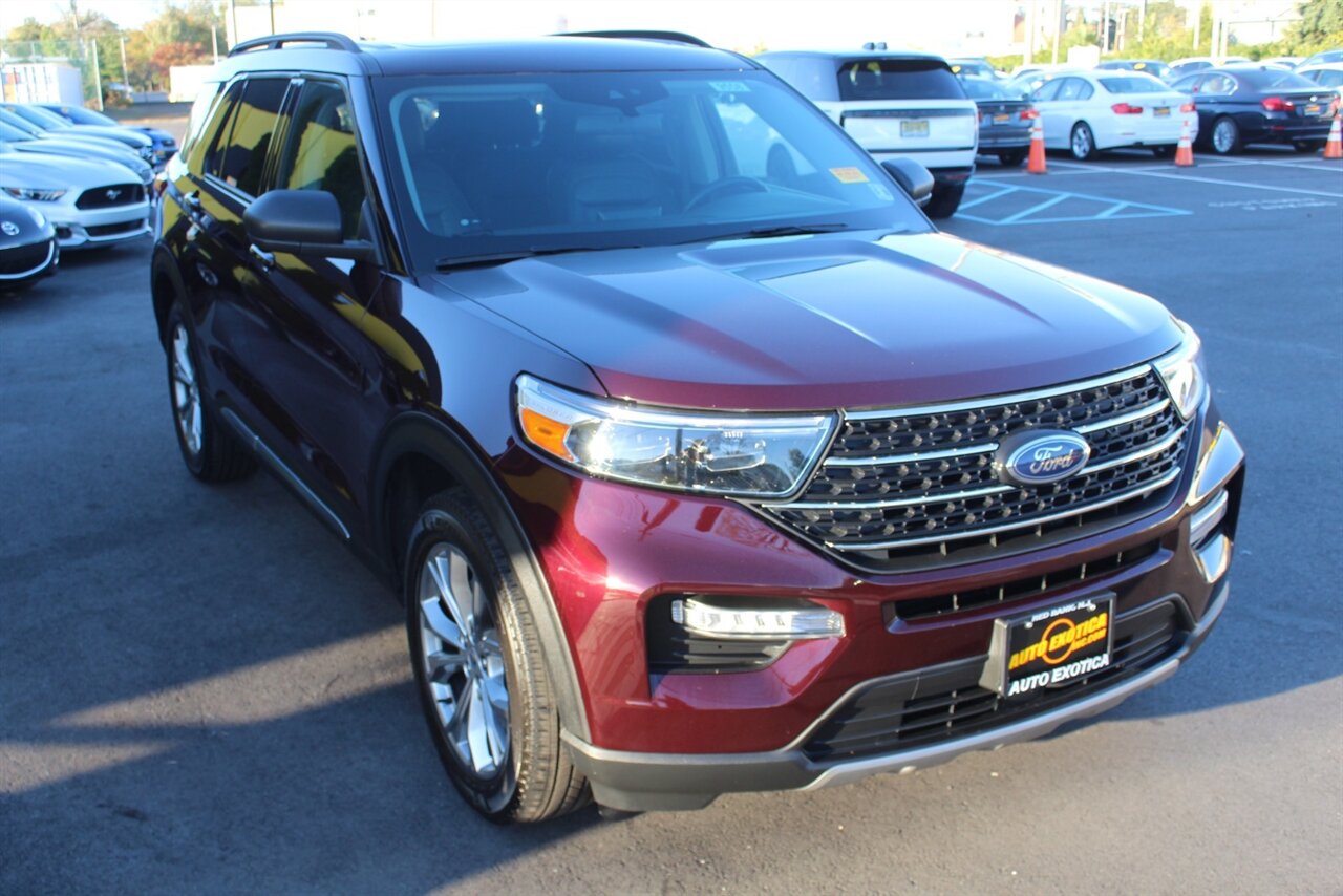 2023 Ford Explorer XLT photo 3