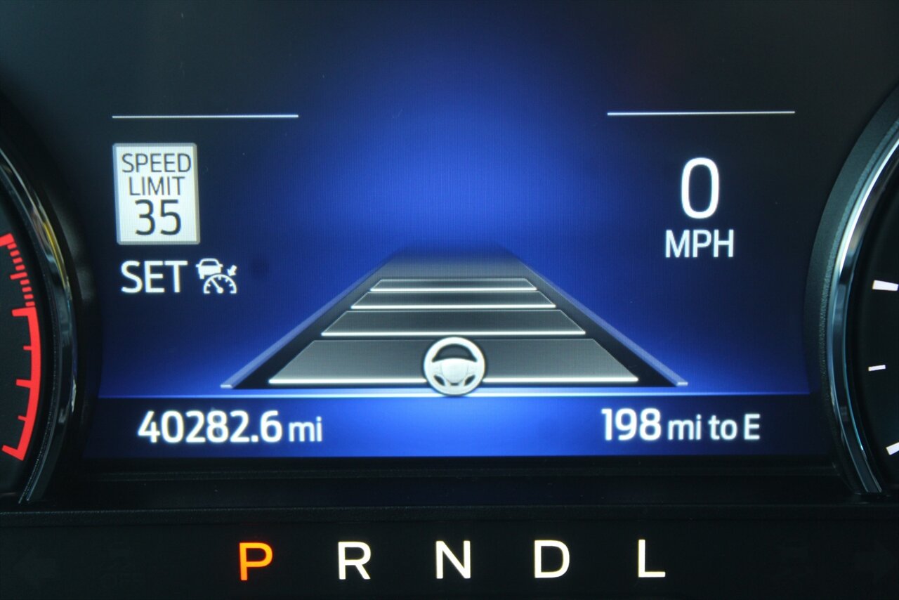 2023 Ford Explorer XLT photo 4