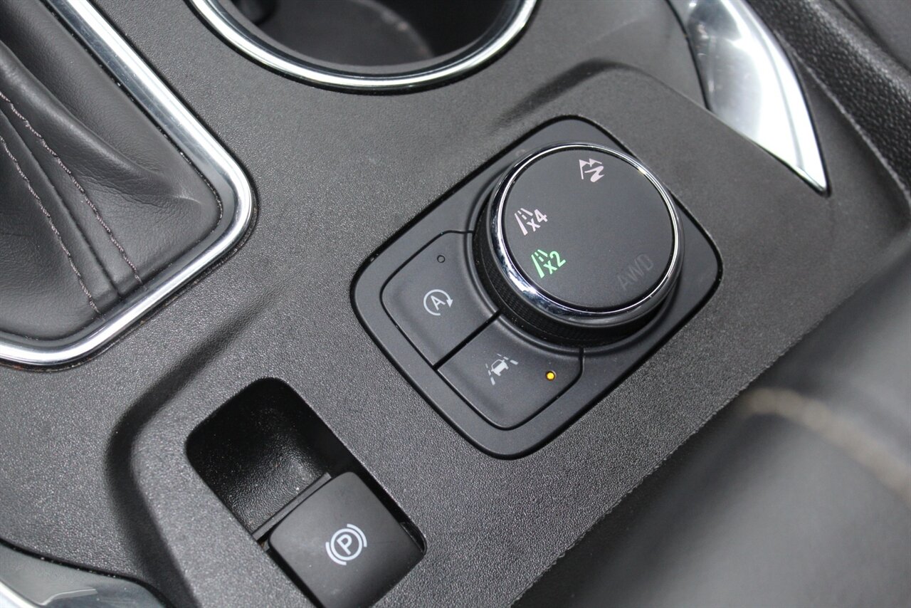 2023 Chevrolet Traverse LT Leather - Photo 8 - Red Bank, NJ 07701