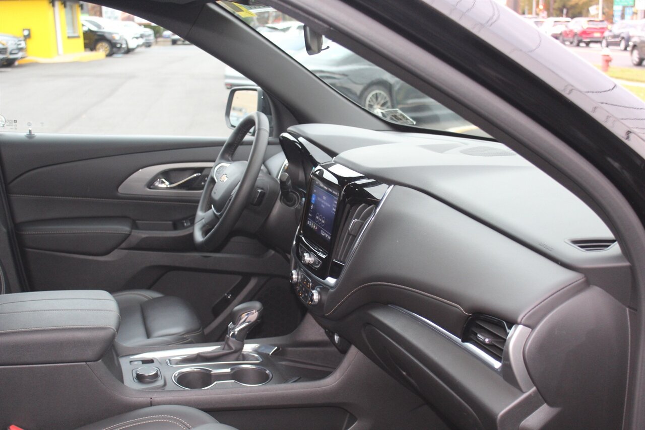 2023 Chevrolet Traverse LT Leather - Photo 18 - Red Bank, NJ 07701