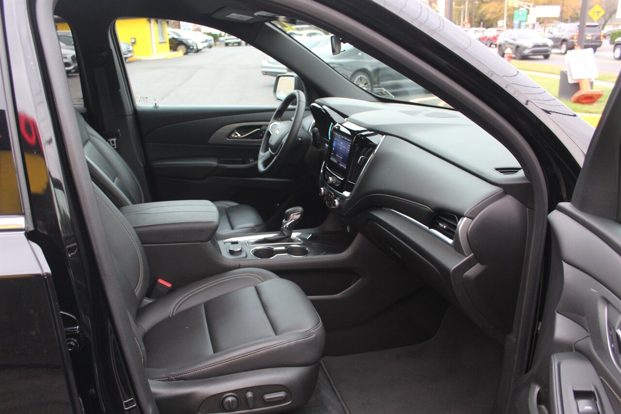 2023 Chevrolet Traverse LT Leather - Photo 12 - Red Bank, NJ 07701