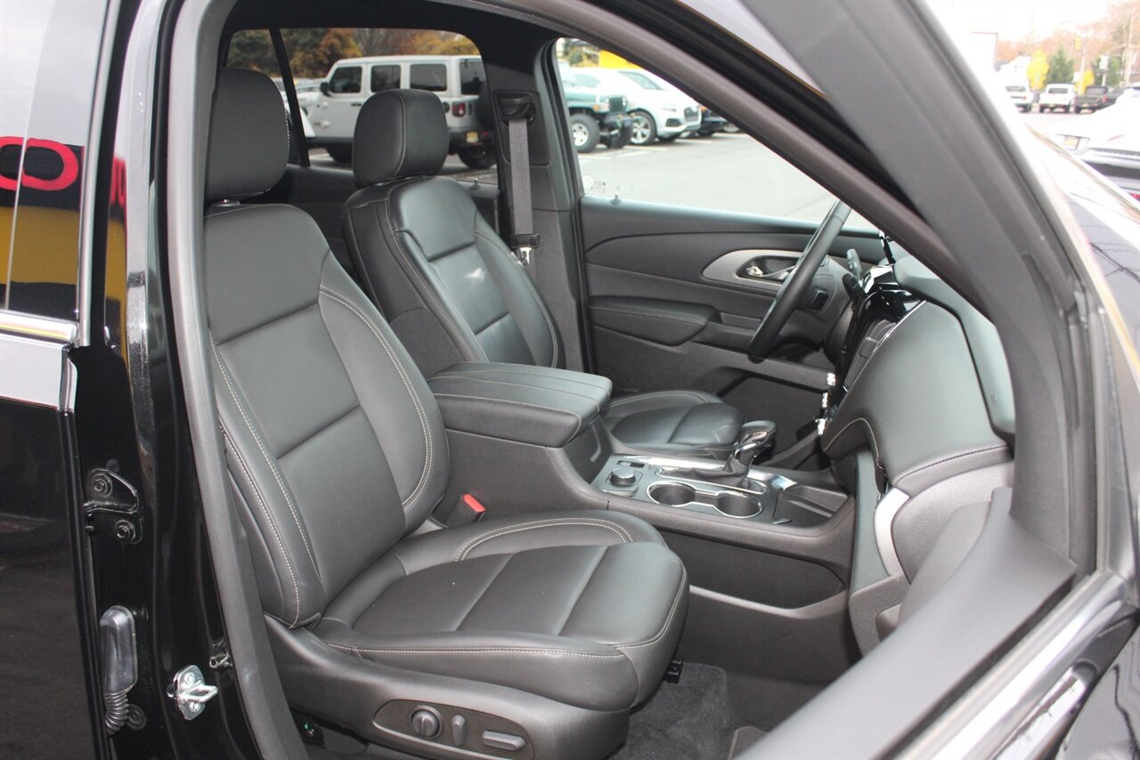2023 Chevrolet Traverse LT Leather - Photo 13 - Red Bank, NJ 07701