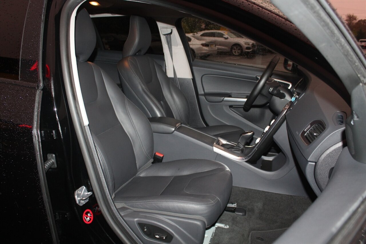 2018 Volvo V60 Cross Country T5 Premier - Photo 14 - Red Bank, NJ 07701