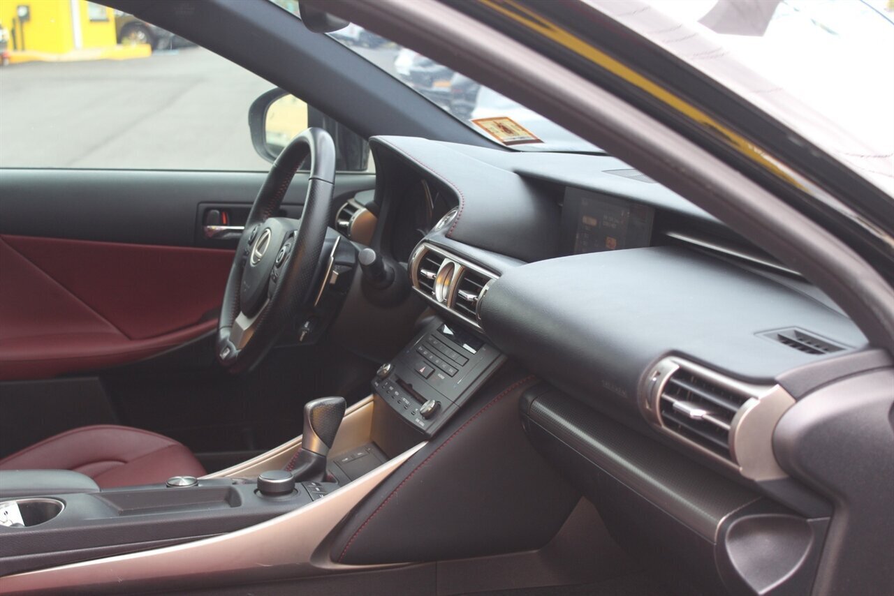 2016 Lexus IS200t - Photo 18 - Red Bank, NJ 07701