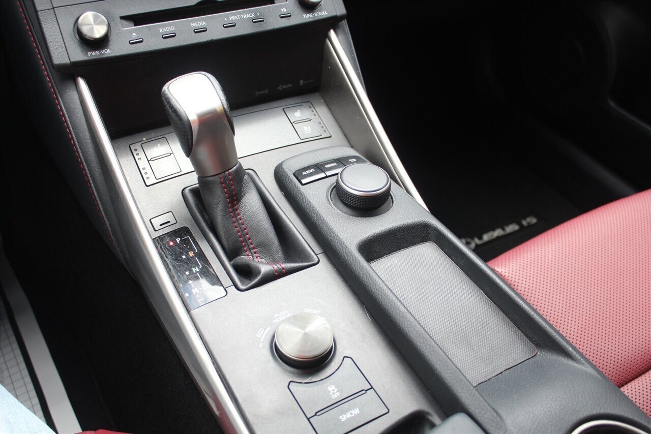 2016 Lexus IS200t - Photo 9 - Red Bank, NJ 07701