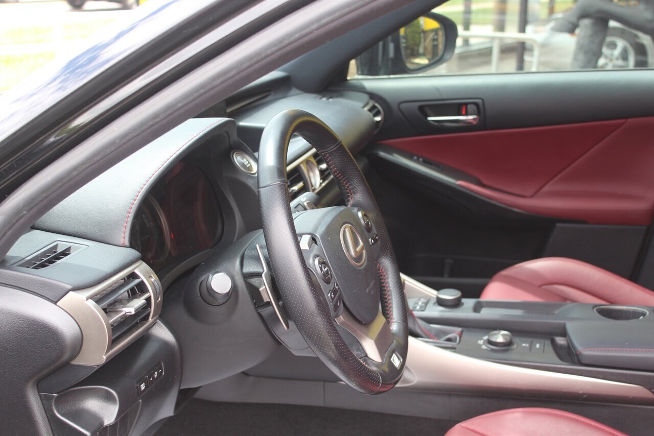 2016 Lexus IS200t - Photo 17 - Red Bank, NJ 07701