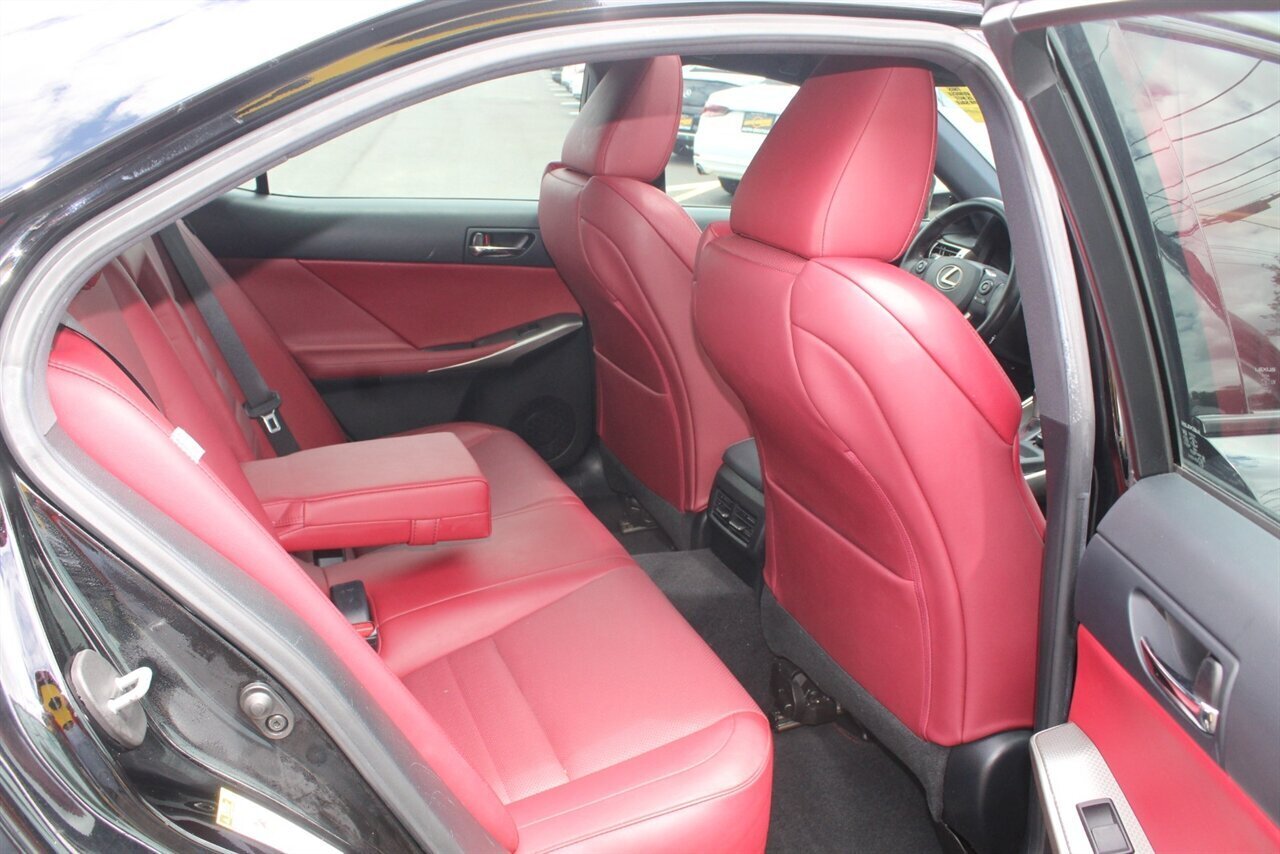 2016 Lexus IS200t - Photo 15 - Red Bank, NJ 07701