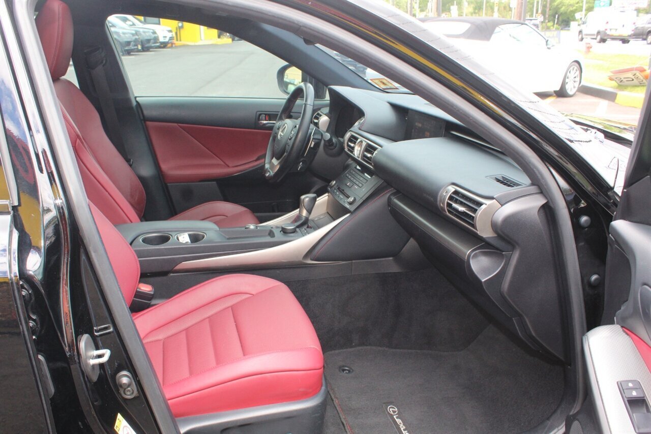 2016 Lexus IS200t - Photo 13 - Red Bank, NJ 07701