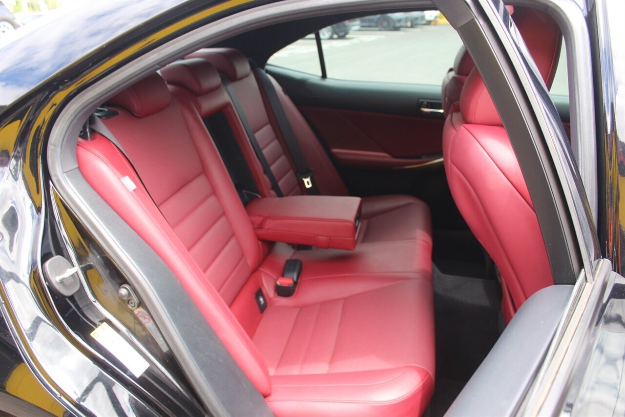 2016 Lexus IS200t - Photo 16 - Red Bank, NJ 07701