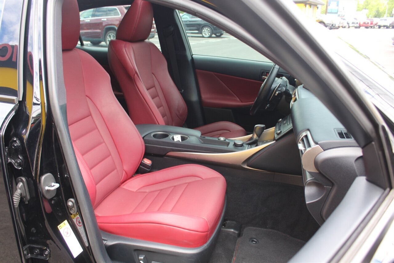 2016 Lexus IS200t - Photo 14 - Red Bank, NJ 07701
