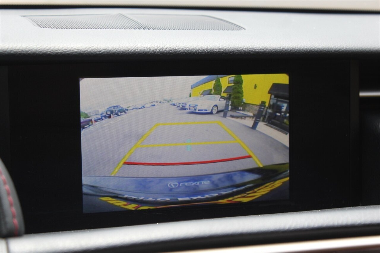 2016 Lexus IS200t - Photo 10 - Red Bank, NJ 07701