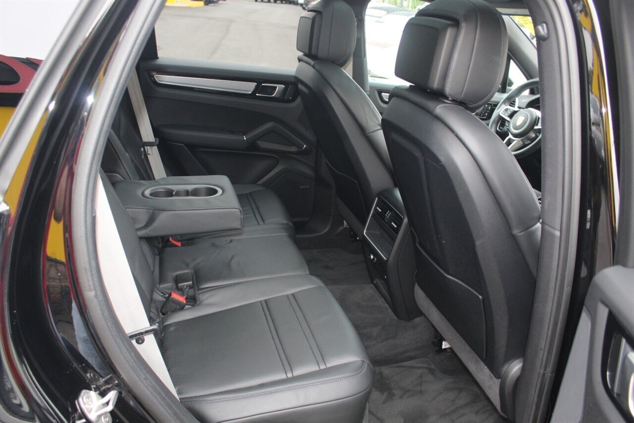 2022 Porsche Cayenne Platinum Edition - Photo 18 - Red Bank, NJ 07701