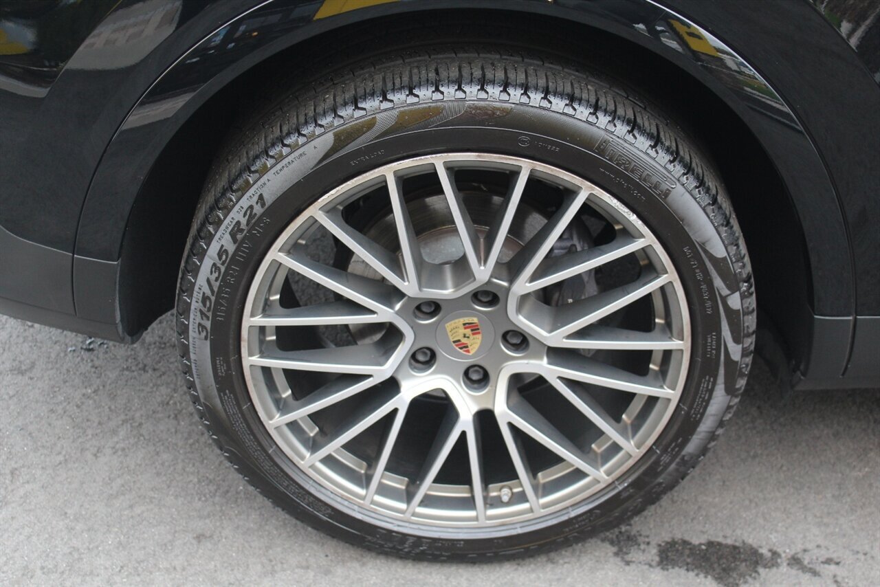 2022 Porsche Cayenne Platinum Edition - Photo 28 - Red Bank, NJ 07701