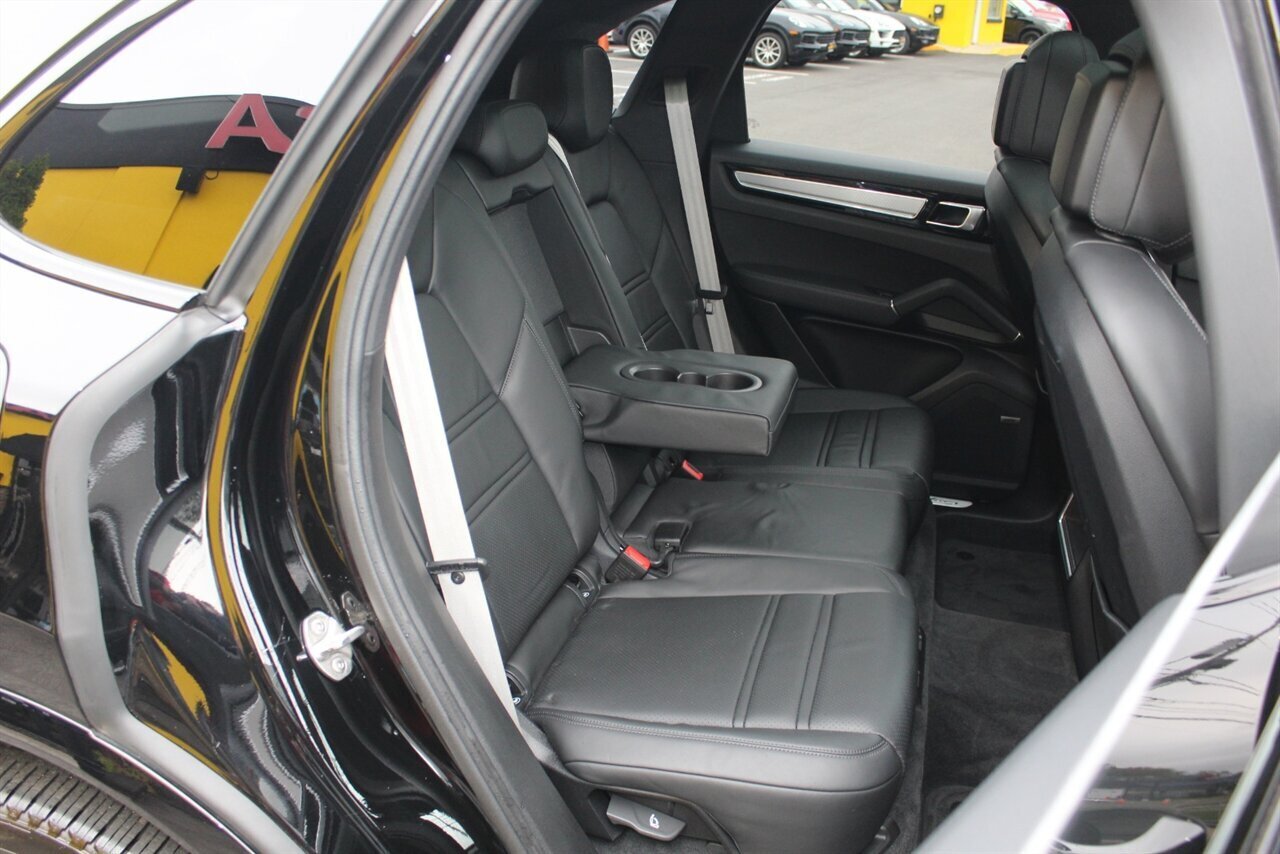 2022 Porsche Cayenne Platinum Edition - Photo 19 - Red Bank, NJ 07701