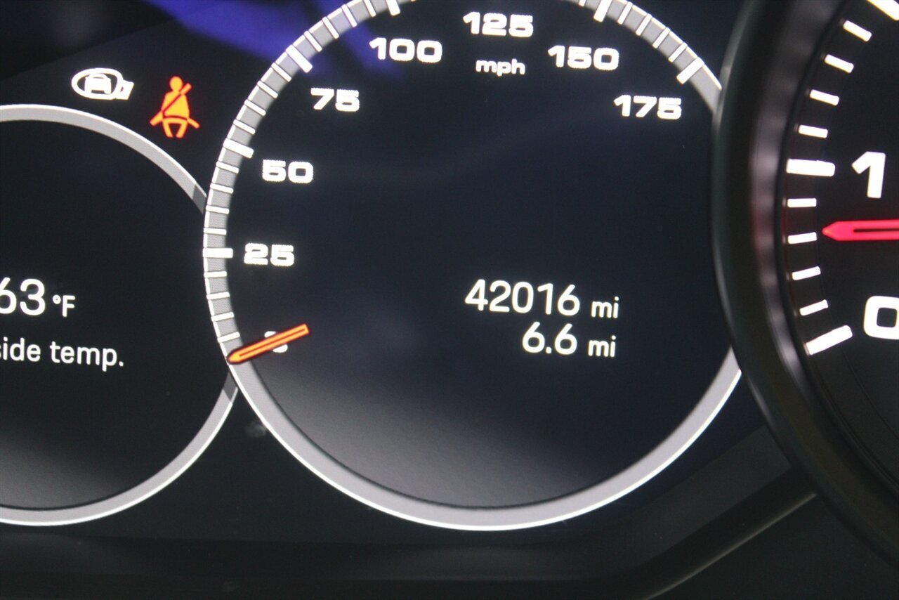 2022 Porsche Cayenne Platinum Edition - Photo 5 - Red Bank, NJ 07701