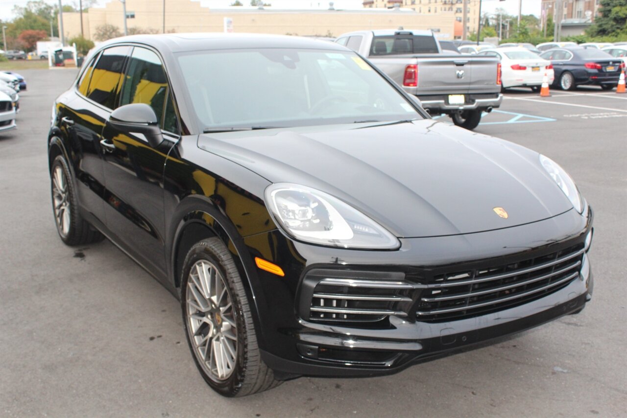 2022 Porsche Cayenne Platinum Edition photo 3