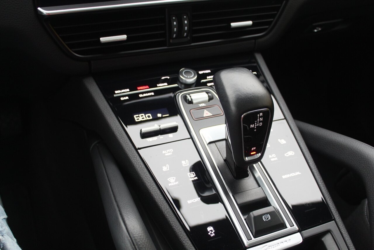 2022 Porsche Cayenne Platinum Edition - Photo 8 - Red Bank, NJ 07701