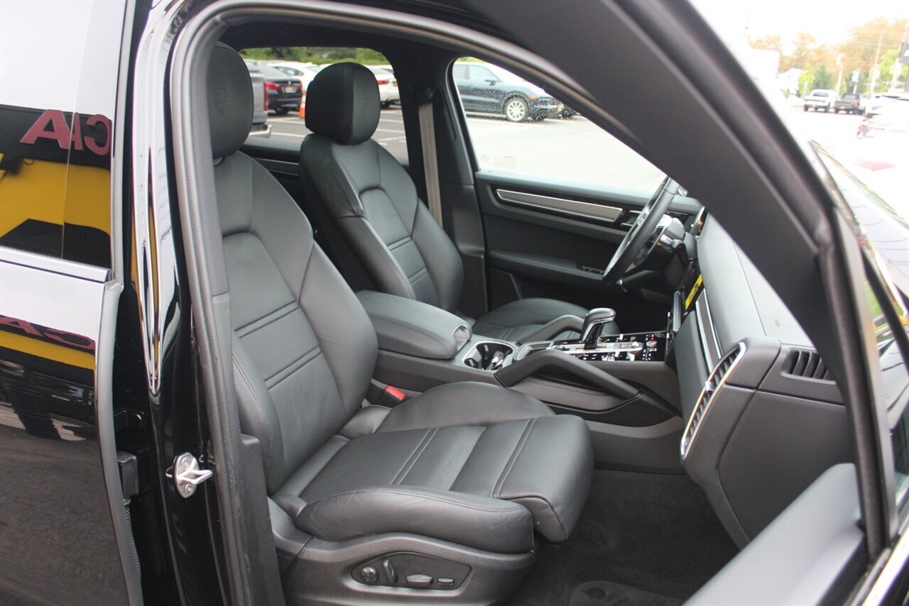 2022 Porsche Cayenne Platinum Edition - Photo 17 - Red Bank, NJ 07701