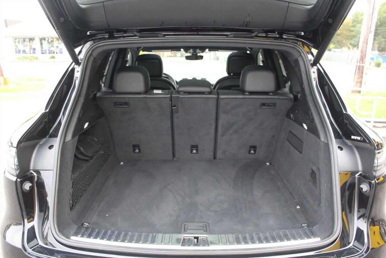 2022 Porsche Cayenne Platinum Edition - Photo 23 - Red Bank, NJ 07701
