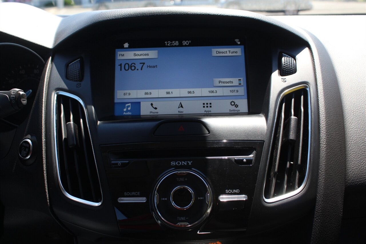 2016 Ford Focus Titanium photo 6