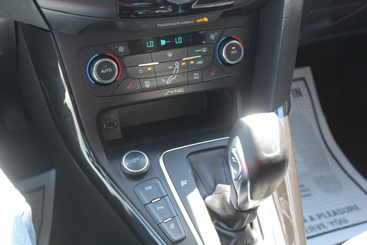2016 Ford Focus Titanium photo 7