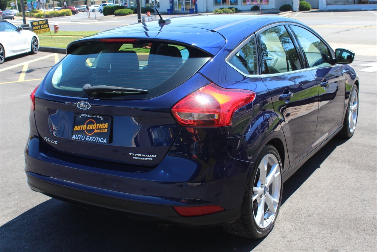 2016 Ford Focus Titanium photo 2