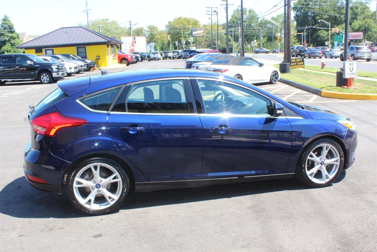 2016 Ford Focus Titanium photo 14