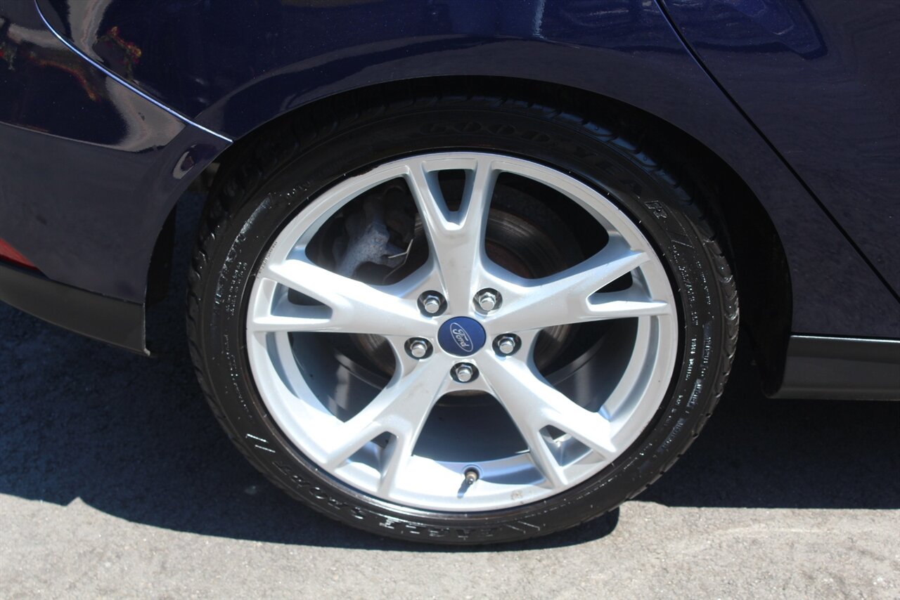 2016 Ford Focus Titanium photo 15