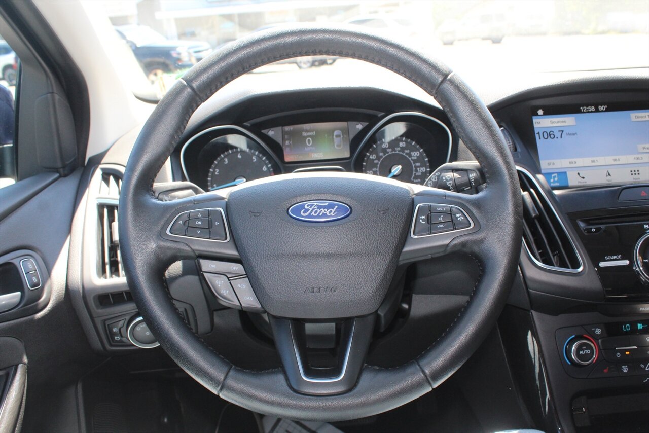 2016 Ford Focus Titanium photo 5