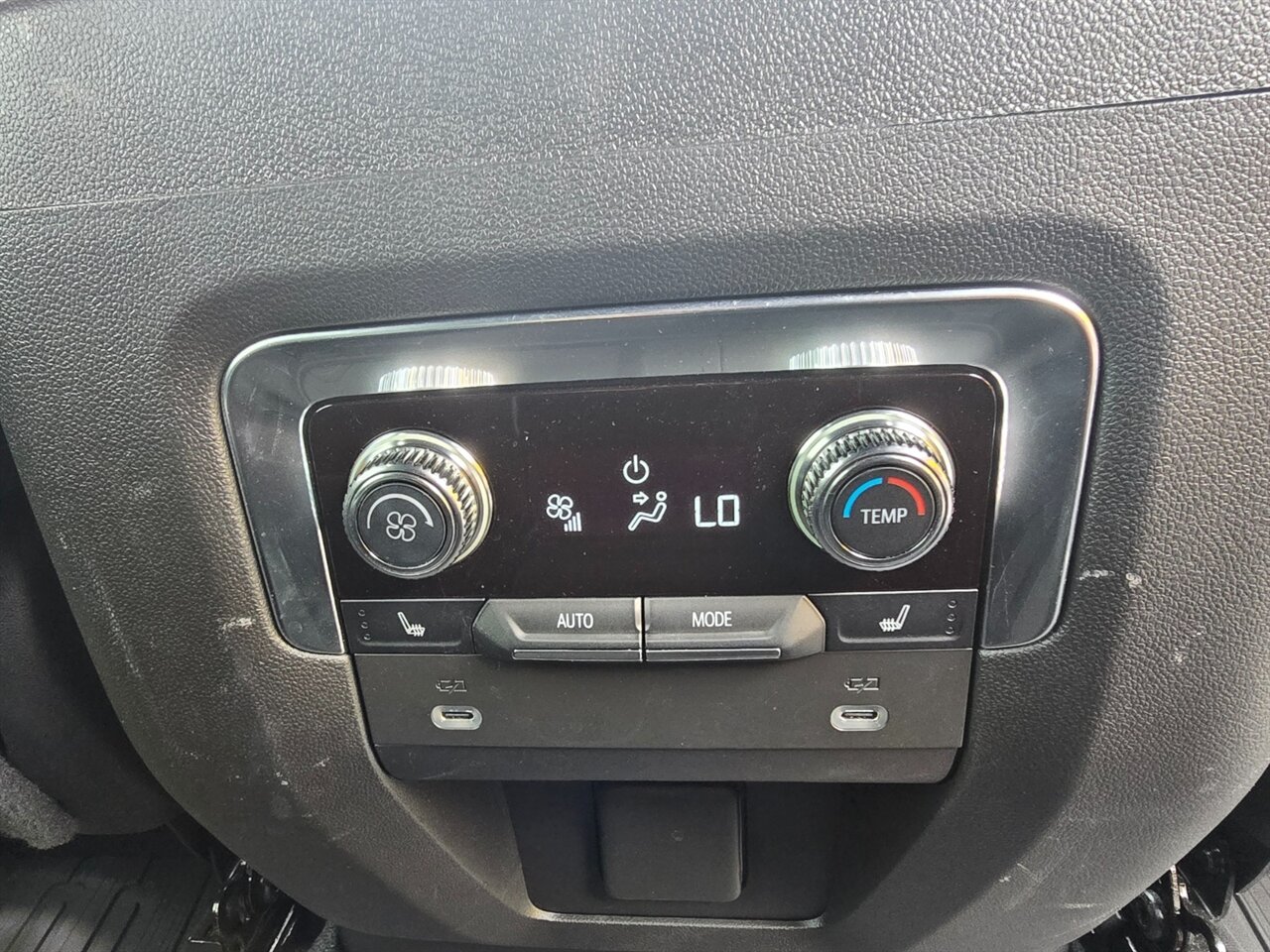 2022 GMC Yukon Denali - Photo 10 - Red Bank, NJ 07701