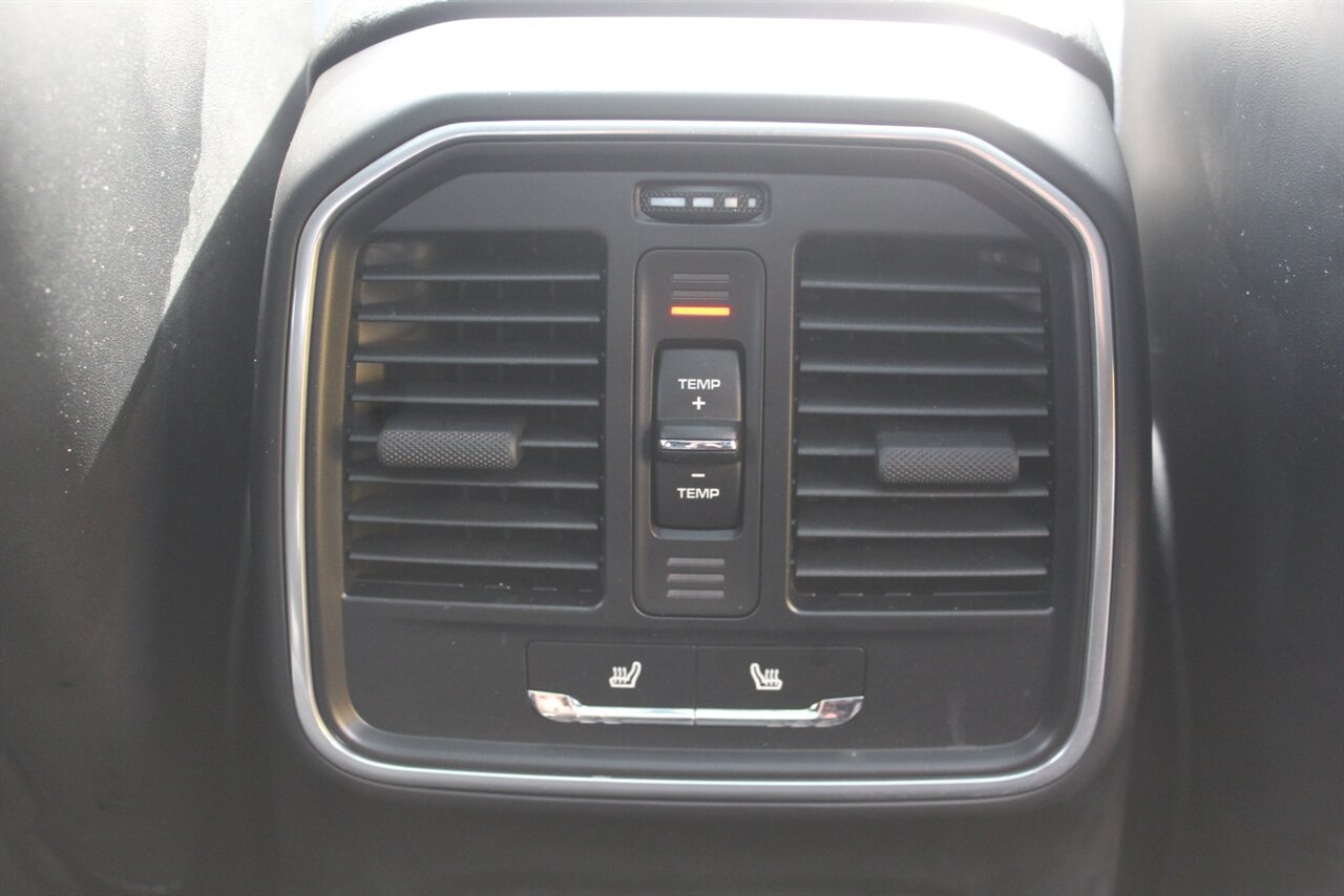 2020 Porsche Macan - Photo 9 - Red Bank, NJ 07701