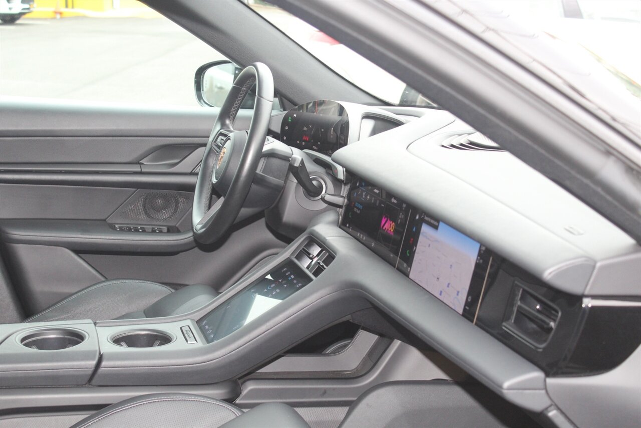 2022 Porsche Taycan - Photo 18 - Red Bank, NJ 07701