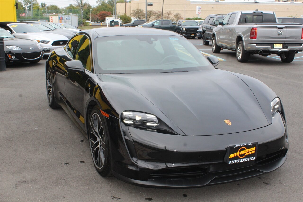 2022 Porsche Taycan photo 3