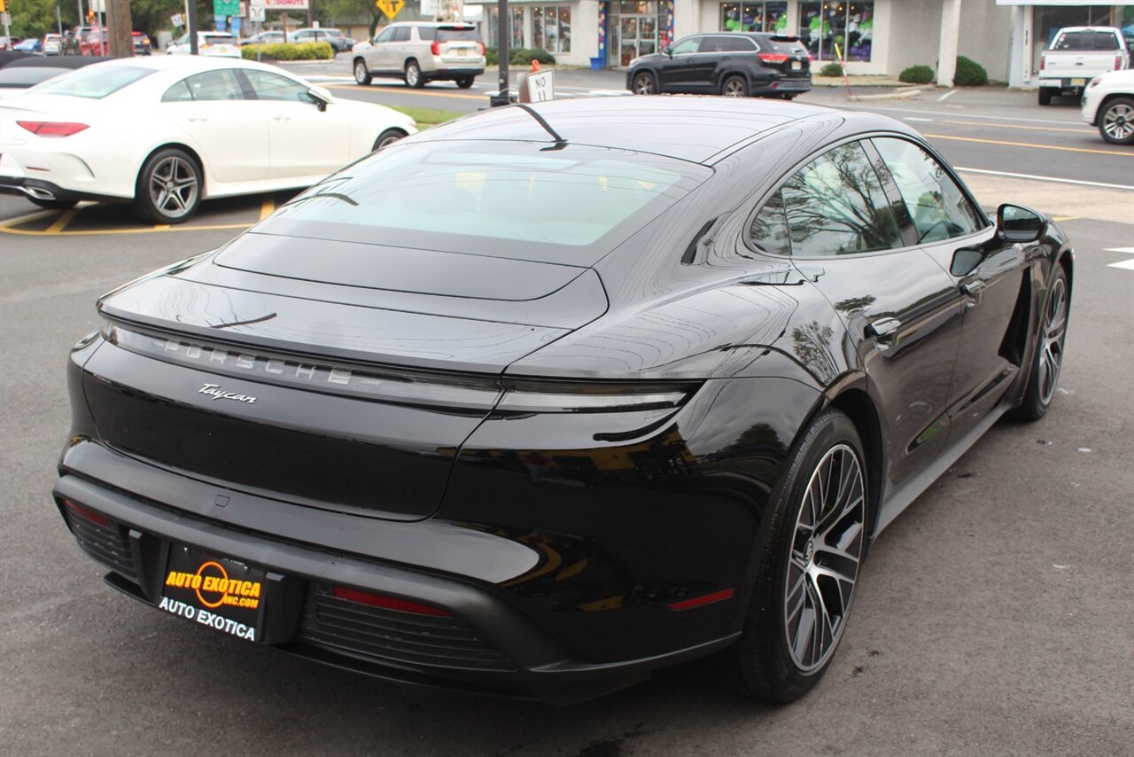 2022 Porsche Taycan photo 2