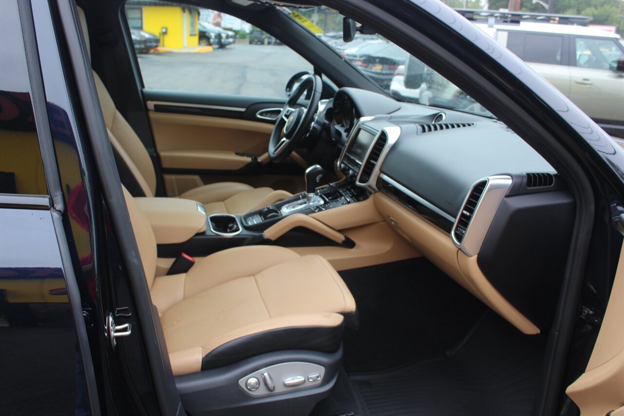 2016 Porsche Cayenne photo 14