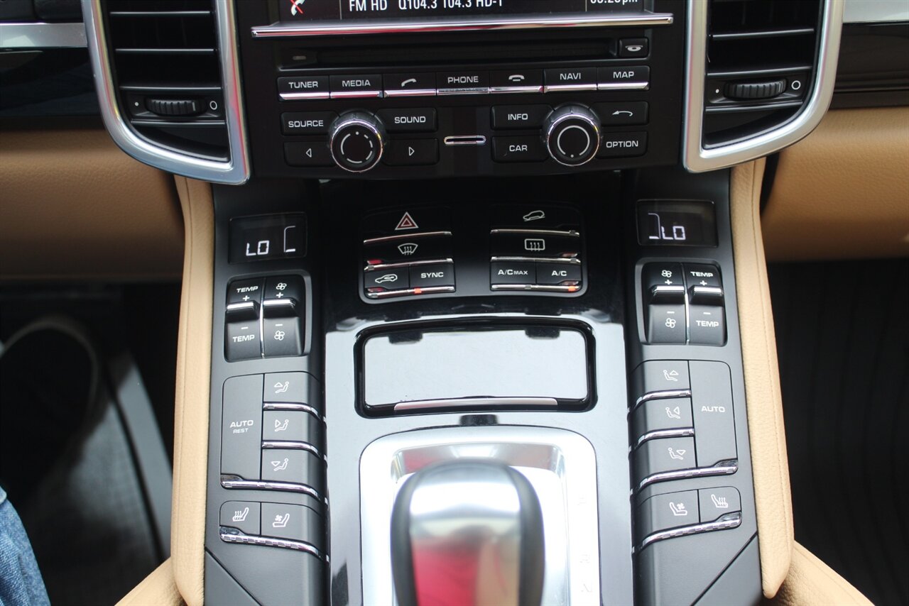 2016 Porsche Cayenne photo 7