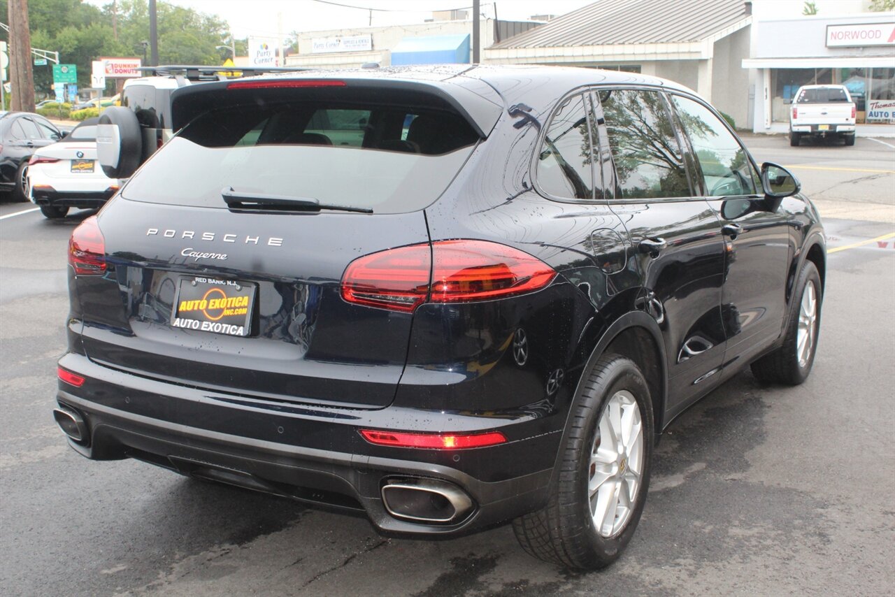 2016 Porsche Cayenne photo 2