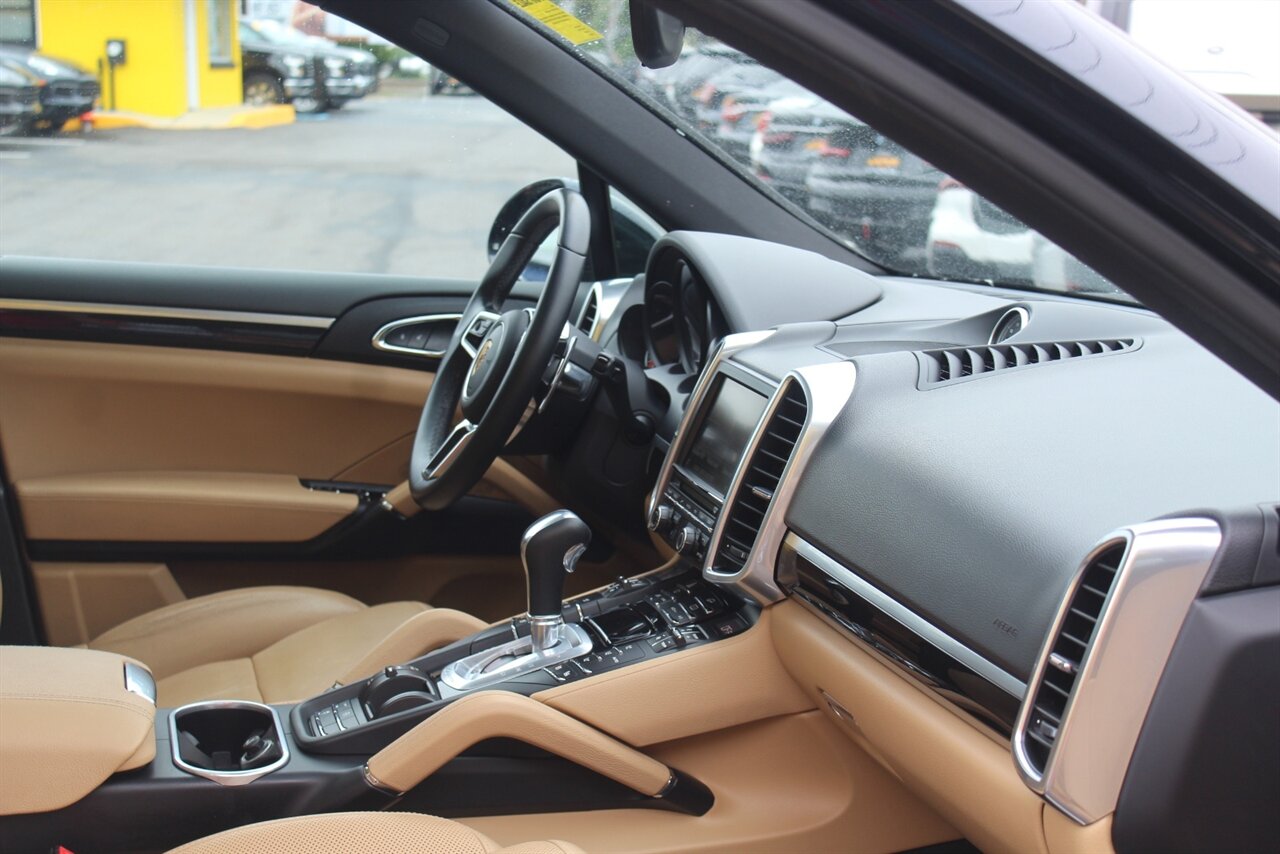 2016 Porsche Cayenne photo 19