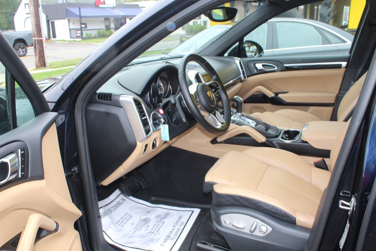 2016 Porsche Cayenne photo 12