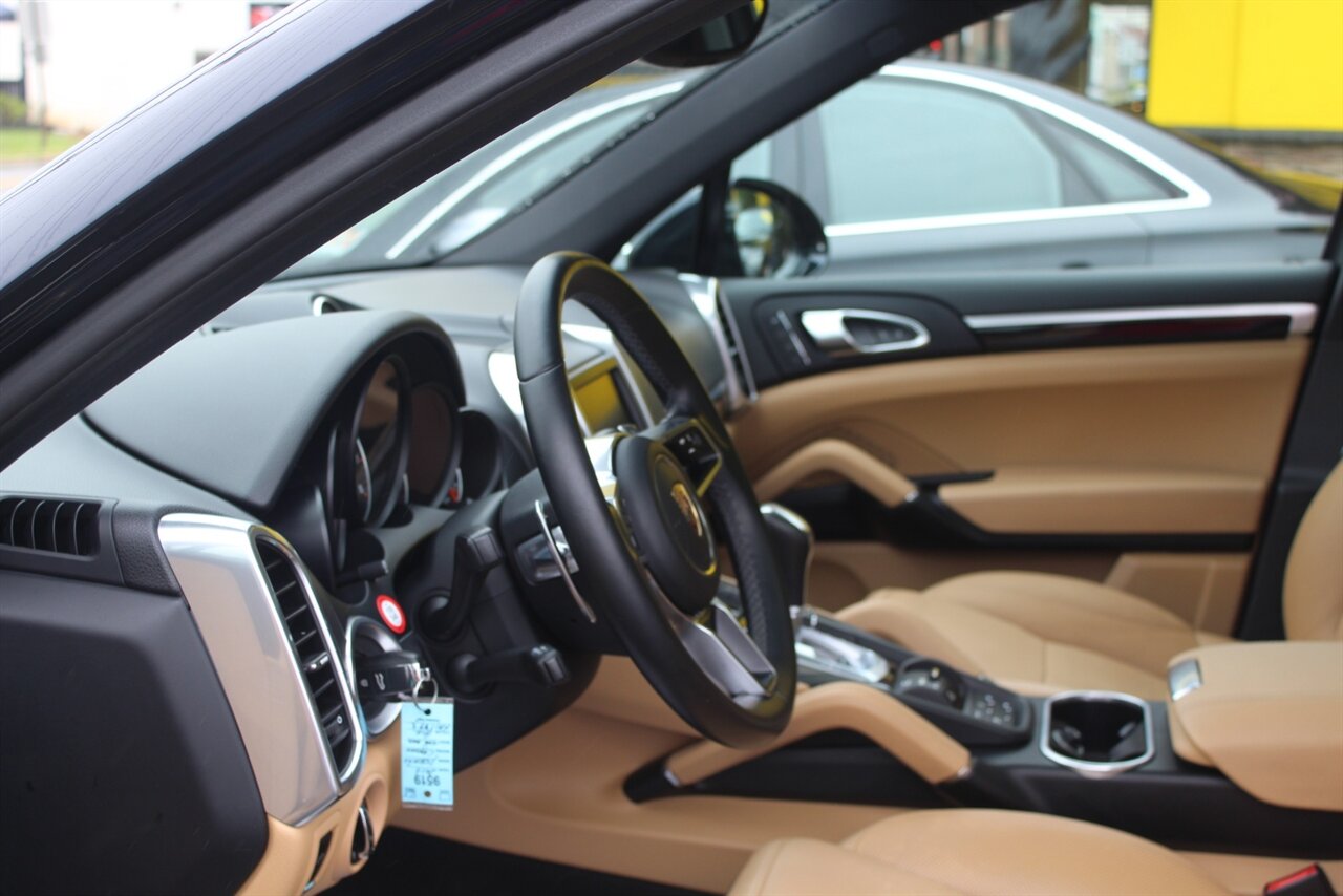2016 Porsche Cayenne photo 18